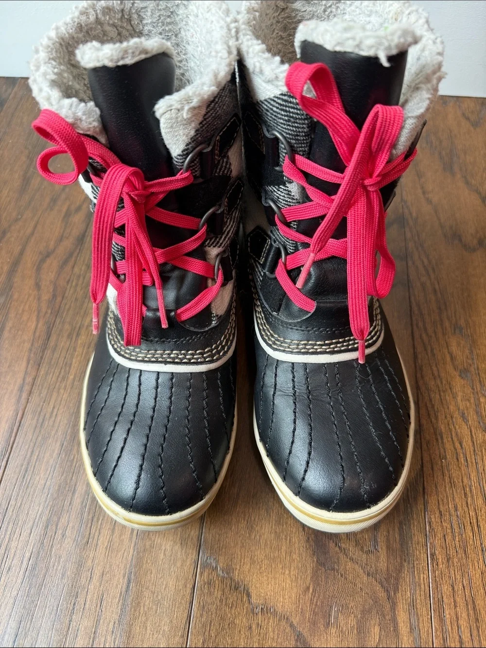 Sorel Women’s Black & Cream Plaid Snow Boots Lace-up boots with Pink Laces